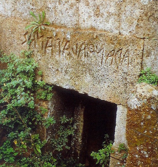 etruscan tombs cortona